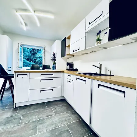 Spacious 2br & 1lr For 7p Peaceful Location *