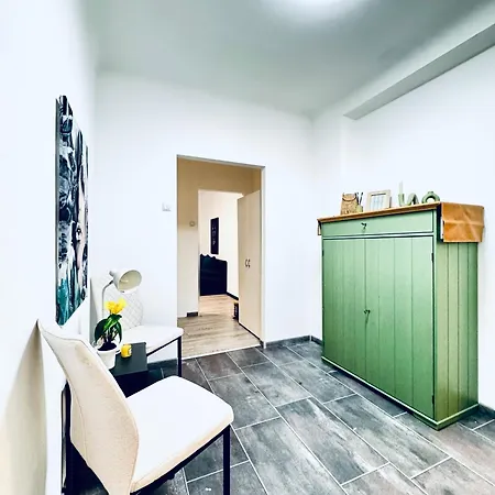 شقة 2-bedroom With 1 Living Steps From Area كلوسيترنيوبرغ