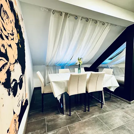 Spacious 2br & 1lr For 7p Peaceful Location *