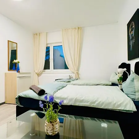 شقة 2-bedroom With 1 Living Steps From Area *