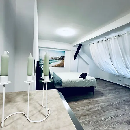 Spacious 2br & 1lr For 7p Peaceful Location